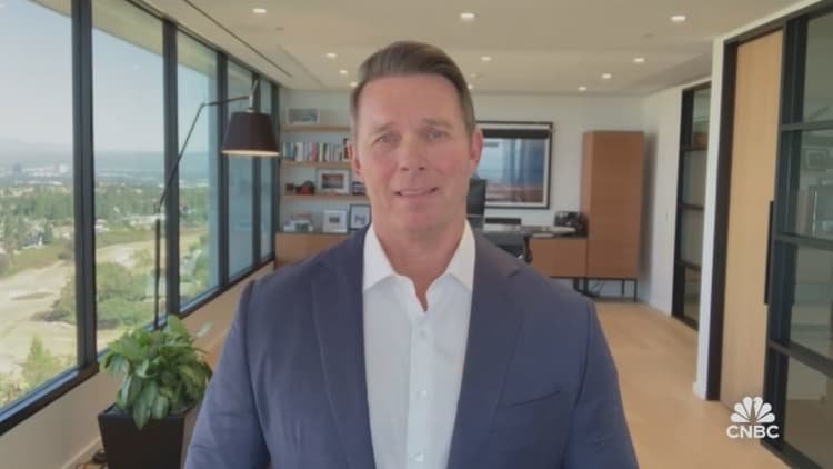 Chipotle stock falls after Q3 earnings report Watch CNBC's full interview with Chipotle CEO Scott Boatwright